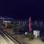 Sarah فلورا